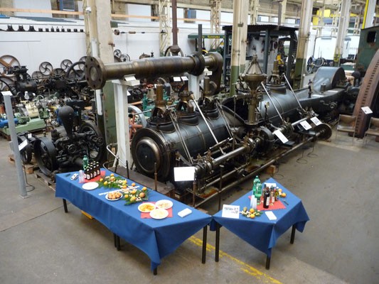 Der spannende Ausstellungsraum eignet sich sehr gut für kleine und grosse Apéros.